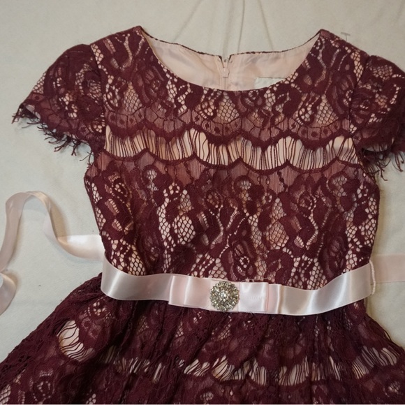 Beautiful lace dress for kids! - Picture 3 of 4